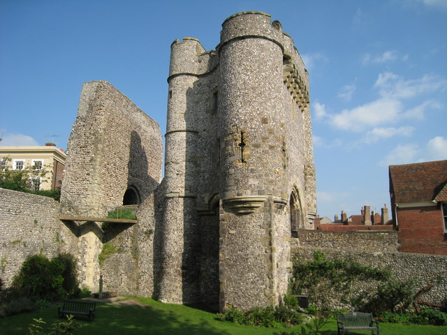 File:Lewes Castle Barbican Gate, Lewes, East Sussex - geograph.org.uk - 971609.jpg