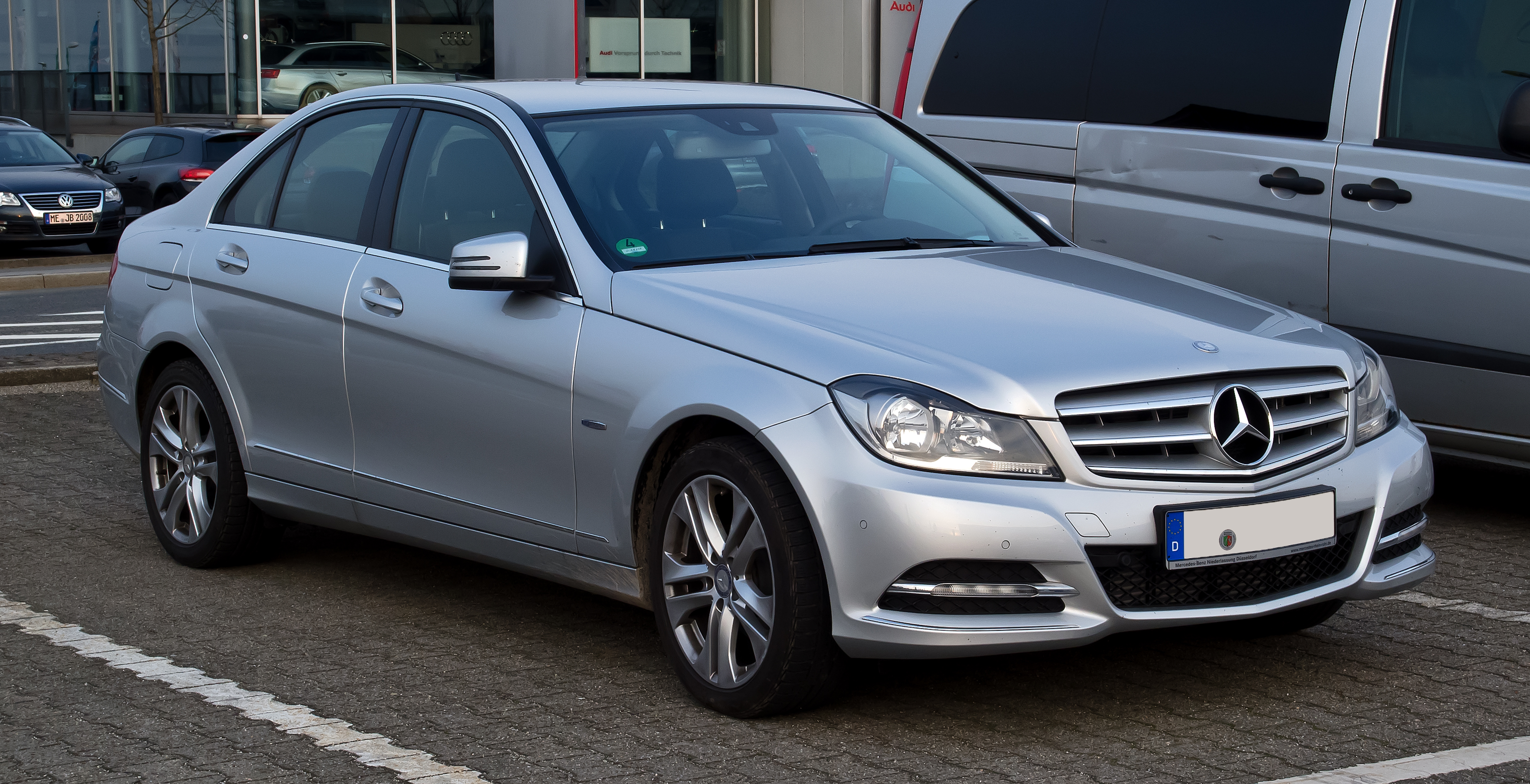 File:Mercedes-Benz C 200 CDI BlueEFFICIENCY Avantgarde (W 204, Facelift) - Frontansicht, 24 ...