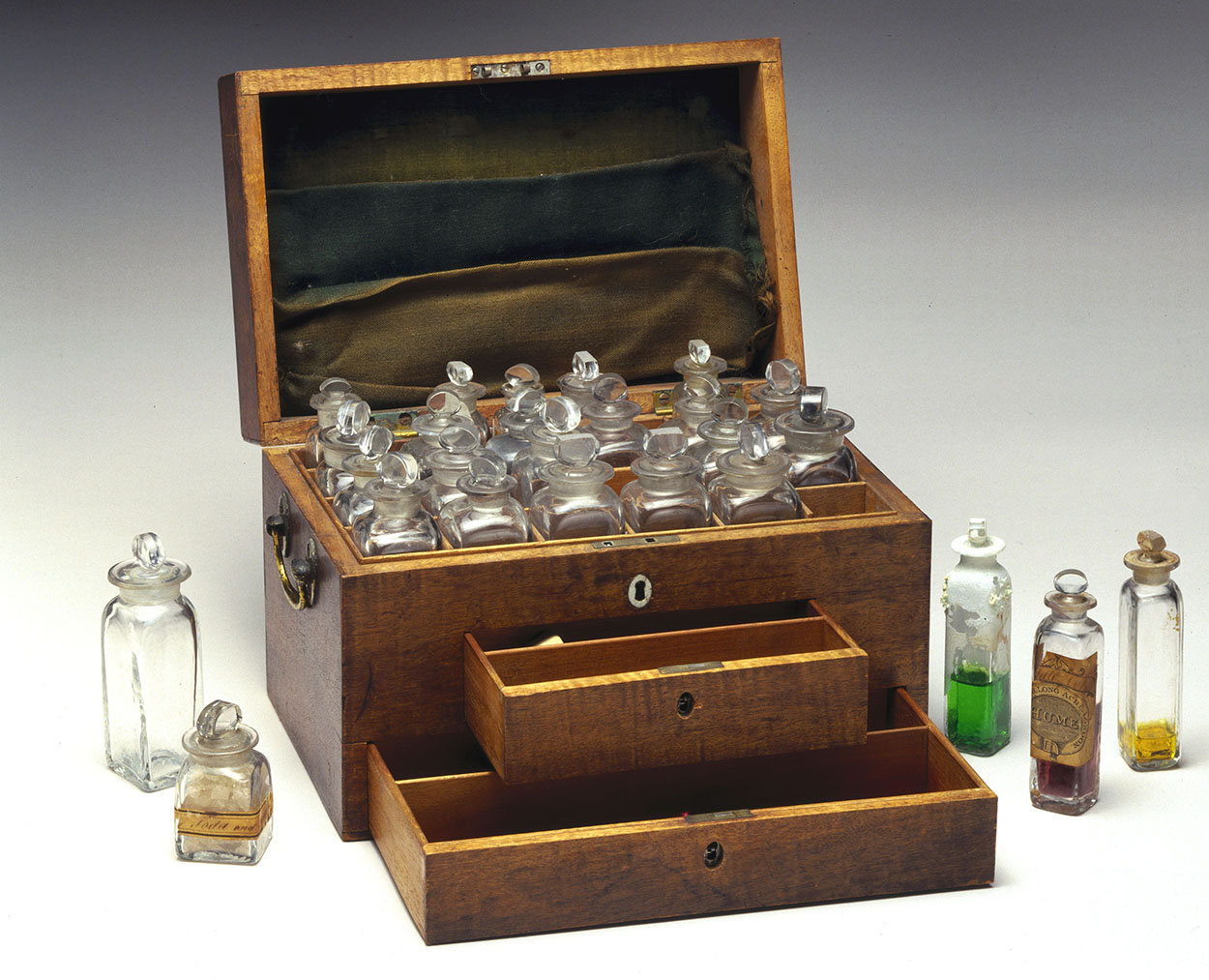 Medicine chest - Wikipedia