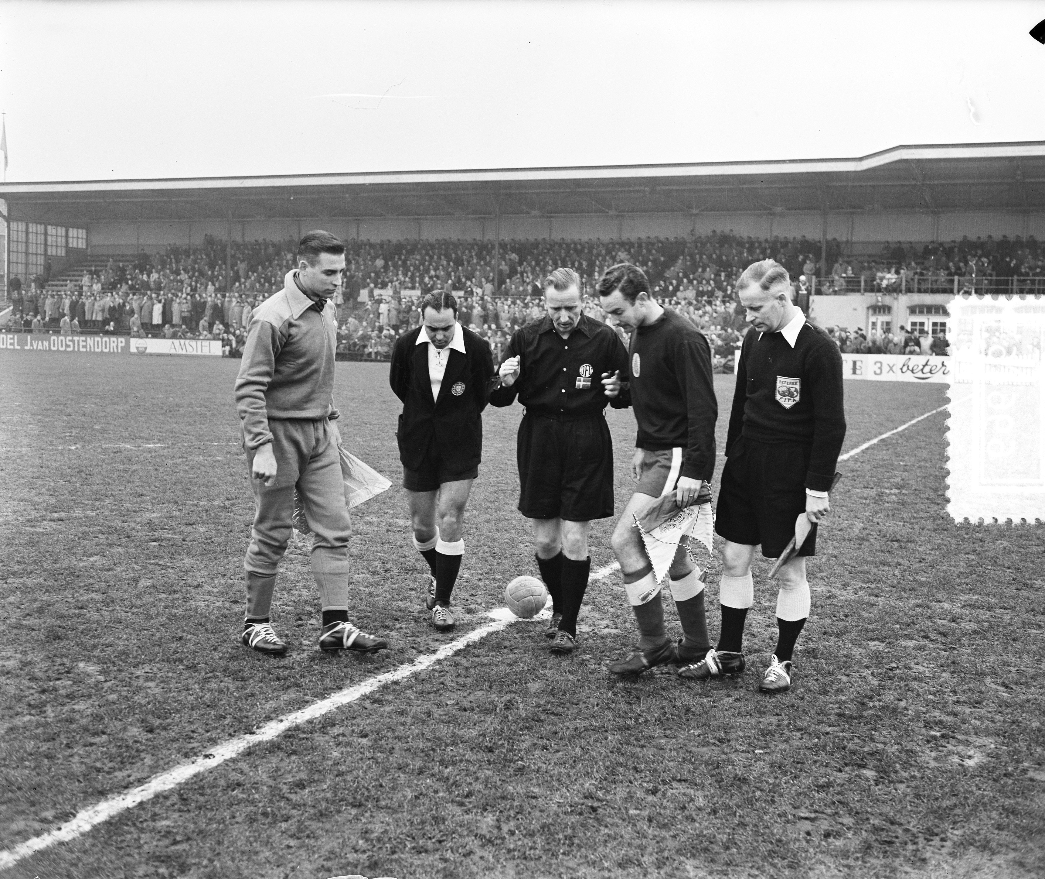 File:Militair voetbal Nederland tegen Portugal, de toss ...