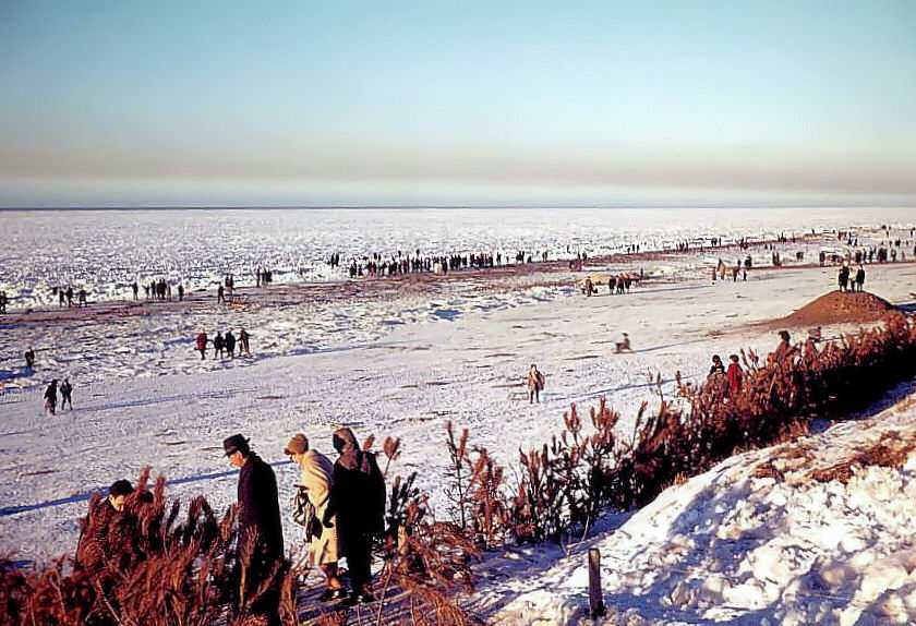 Bestand:Noordzee, bevroren branding, Zandvoort winter 1962-1963.jpg -  Wikipedia