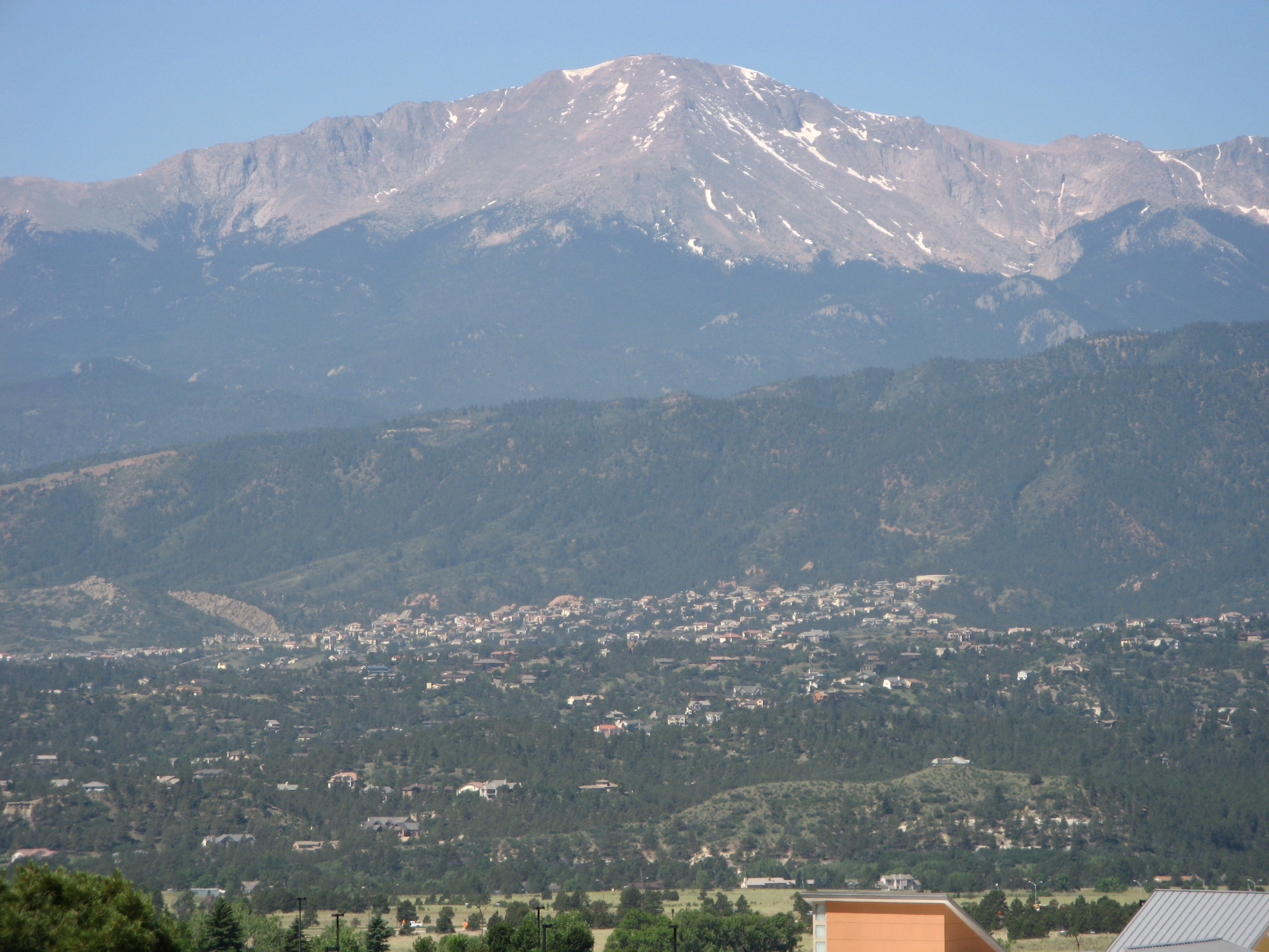 Pikes_Peak_from_CO_Springs.jpg