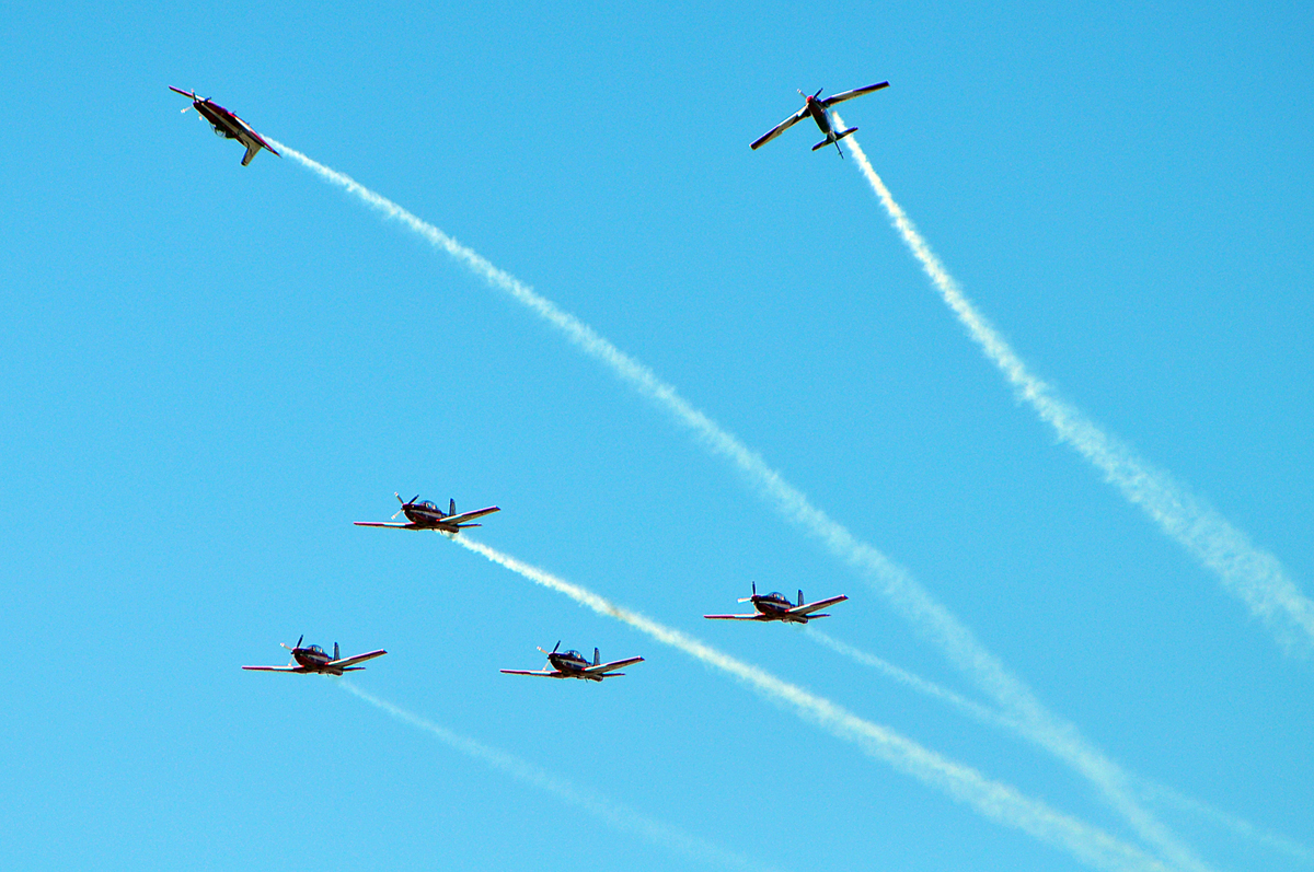 RAAF Roulettes Aerobatic Team (8216576532).jpg English: RAAF Roulettes Aerobatic Team - Dalby Wings And Wheels 2010. Location: Dalby Airport