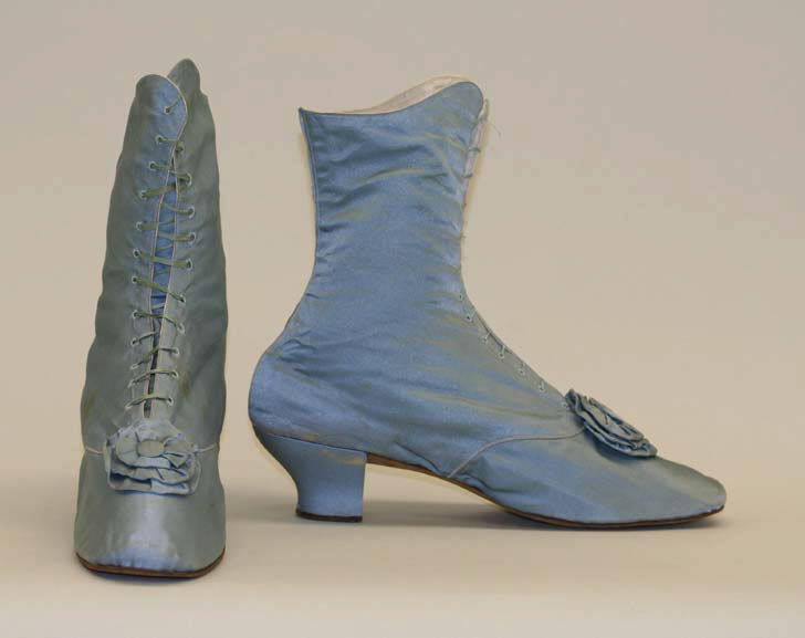 File:Shoes MET CI38.23.162ab F.jpg