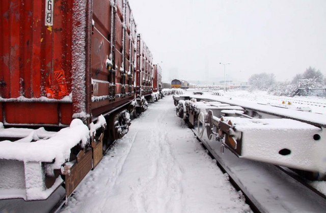 File:Snow between the wagons - geograph.org.uk - 1653839.jpg