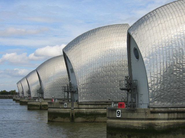 Какое сооружение было построено. Thames Barrier. Плотина на Темзе. Плотина на Темзе в Лондоне. Барьеры от наводнения.