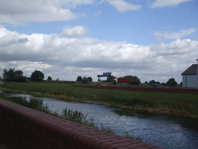 File:The Market Weighton Canal towards the M62 - geograph.org.uk - 1477203.jpg