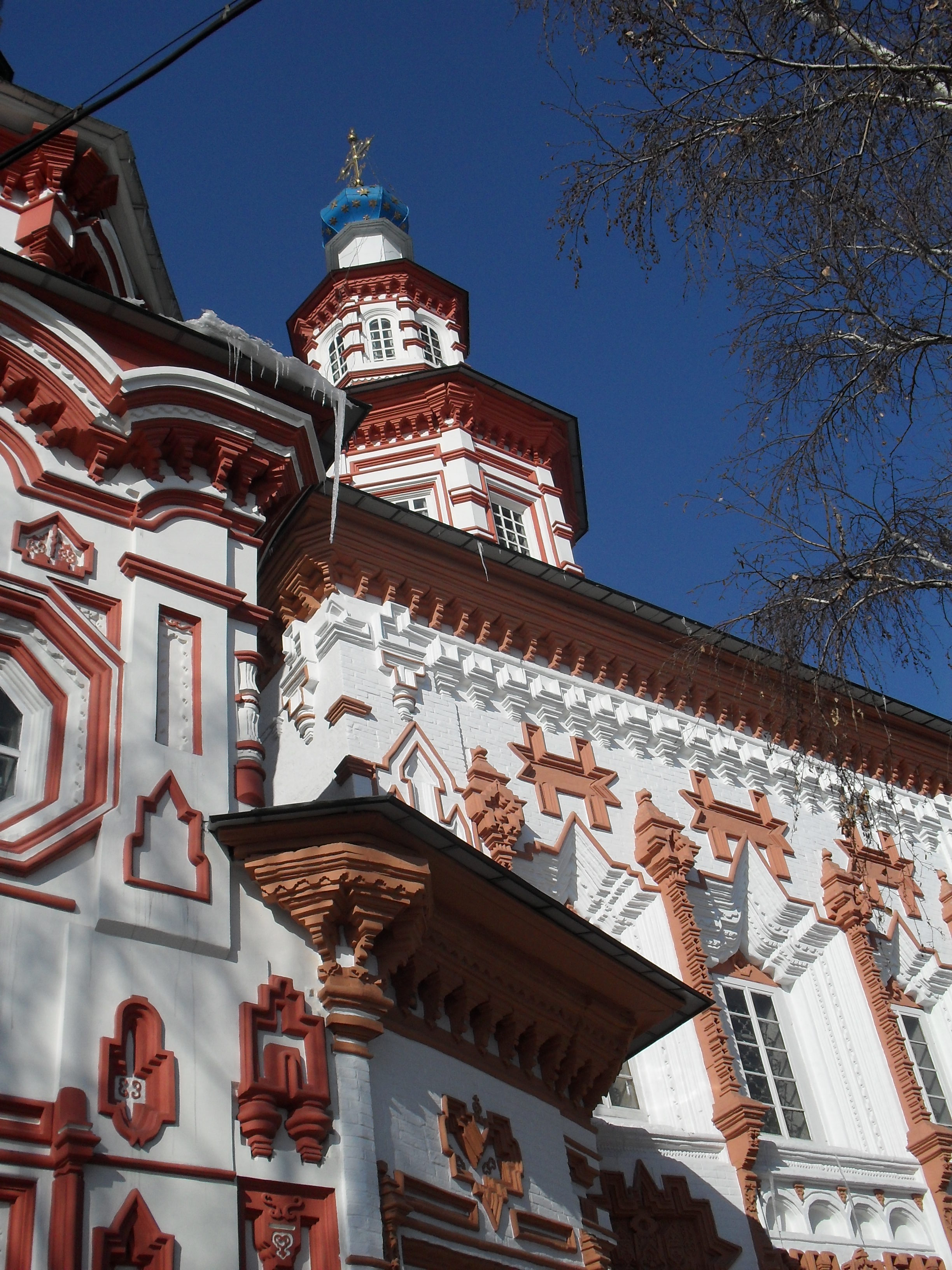 Крестовоздвиженский храм. Крестовоздвиженская Церковь Иркутск. Крестовоздвиженская Церковь Иркутск Южная сторона. Крестовоздвиженский храм Иркутск внутри. Крестовоздвиженская Церковь Иркутск летом.