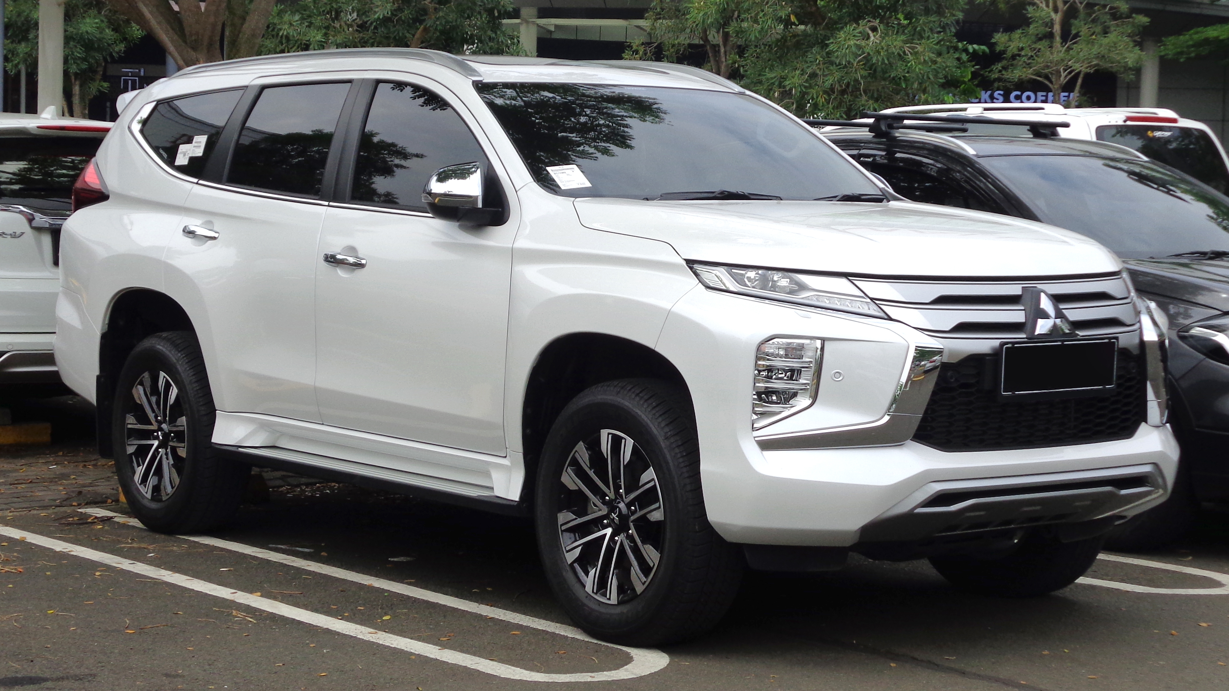 Panjang mobil pajero 2021