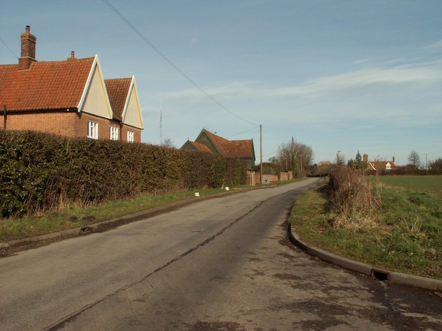 File:A view of Gables Farm - geograph.org.uk - 339428.jpg