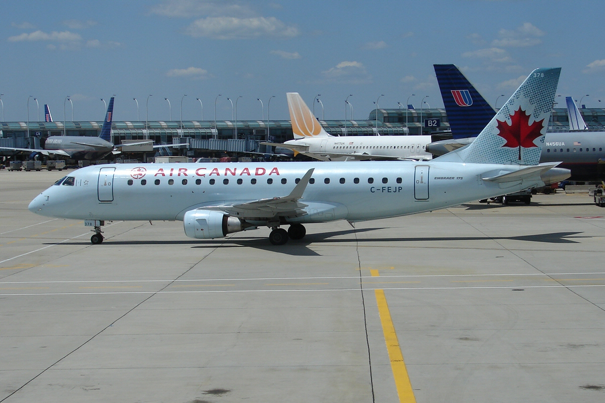 Air Canada E-175 (2615805279).jpg