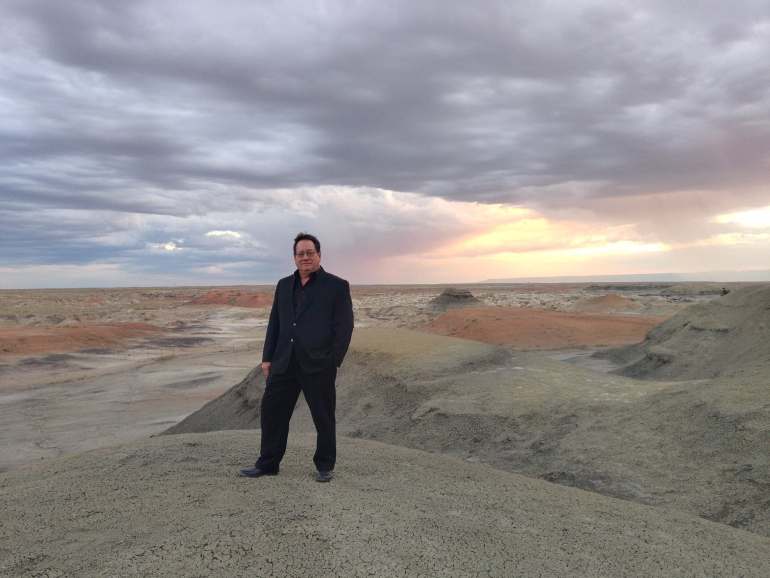 File:Author Phil Slattery, July 29, 2019 in the Bisti Wilderness.jpg