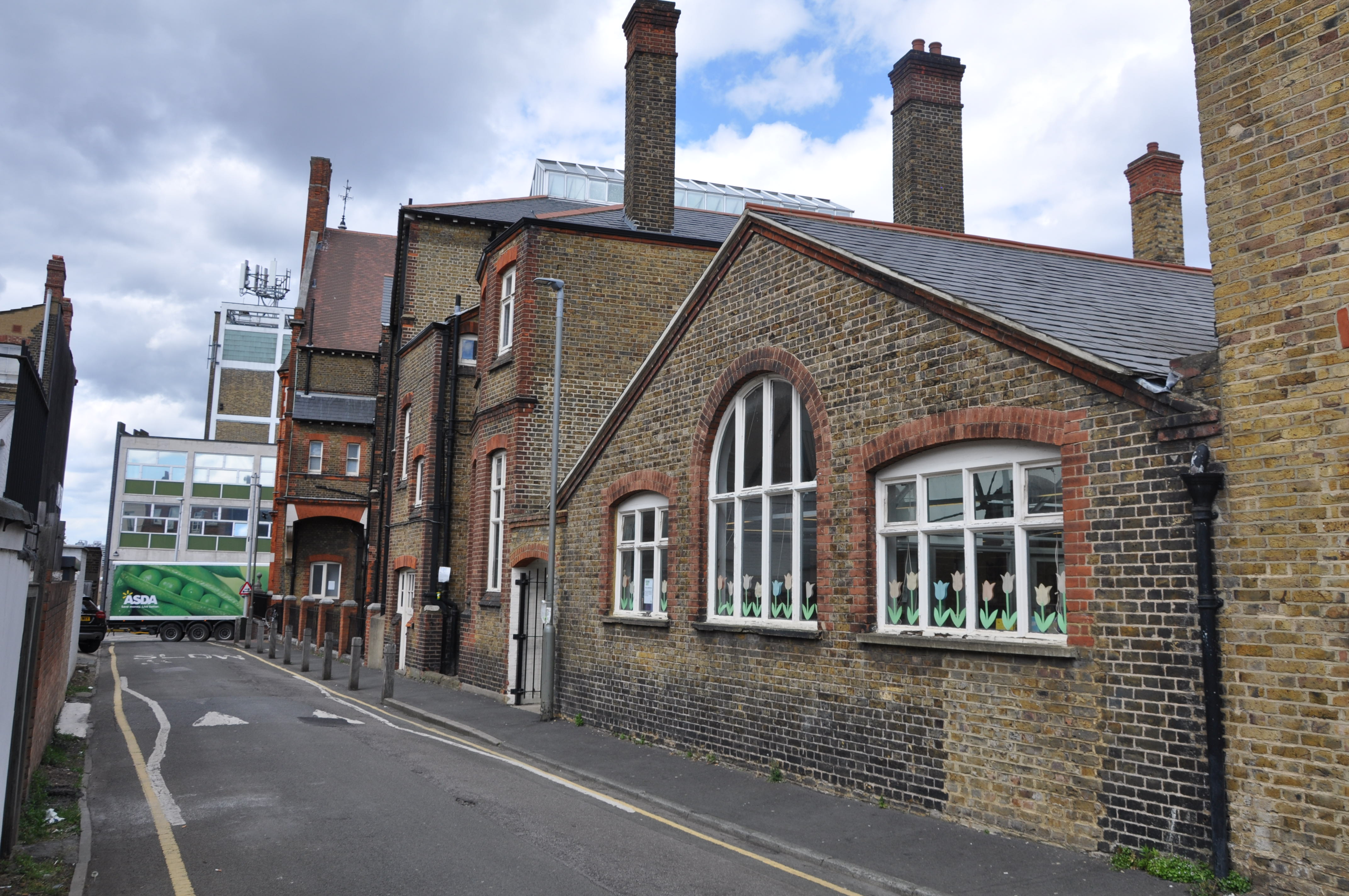 Extension lib. Thomas's Battersea.