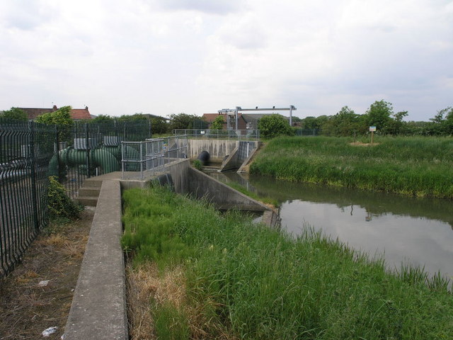 File:Big Water Pump - geograph.org.uk - 184058.jpg