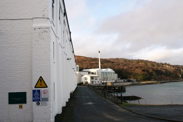 File:Caol Ila warehouses - geograph.org.uk - 1148073.jpg