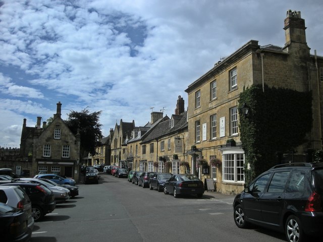 Chipping Campden-The Square - geograph.org.uk - 2033738