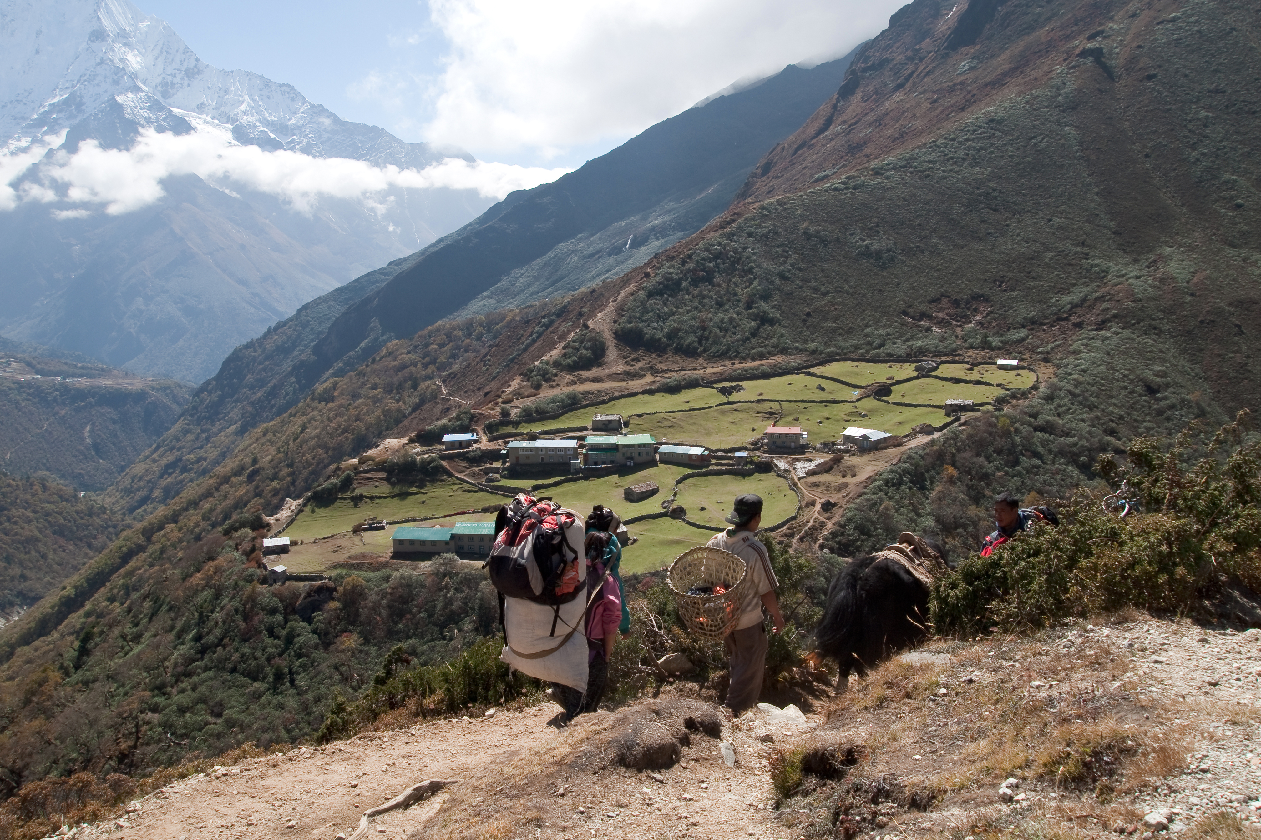 Доле непал. Шерпы Кумджунг. Village in Gandaki, Annapurna range, Nepal, Азия. Долина Кхумбу карта. Непал Википедия.