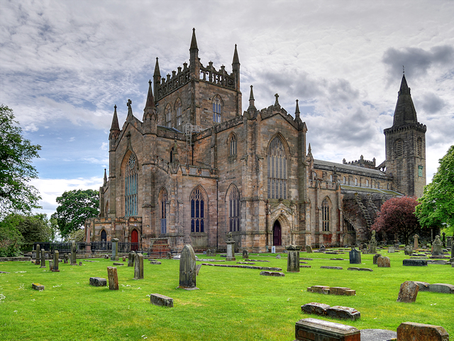 File:Dunfermline Abbey - geograph.org.uk - 5426621.jpg