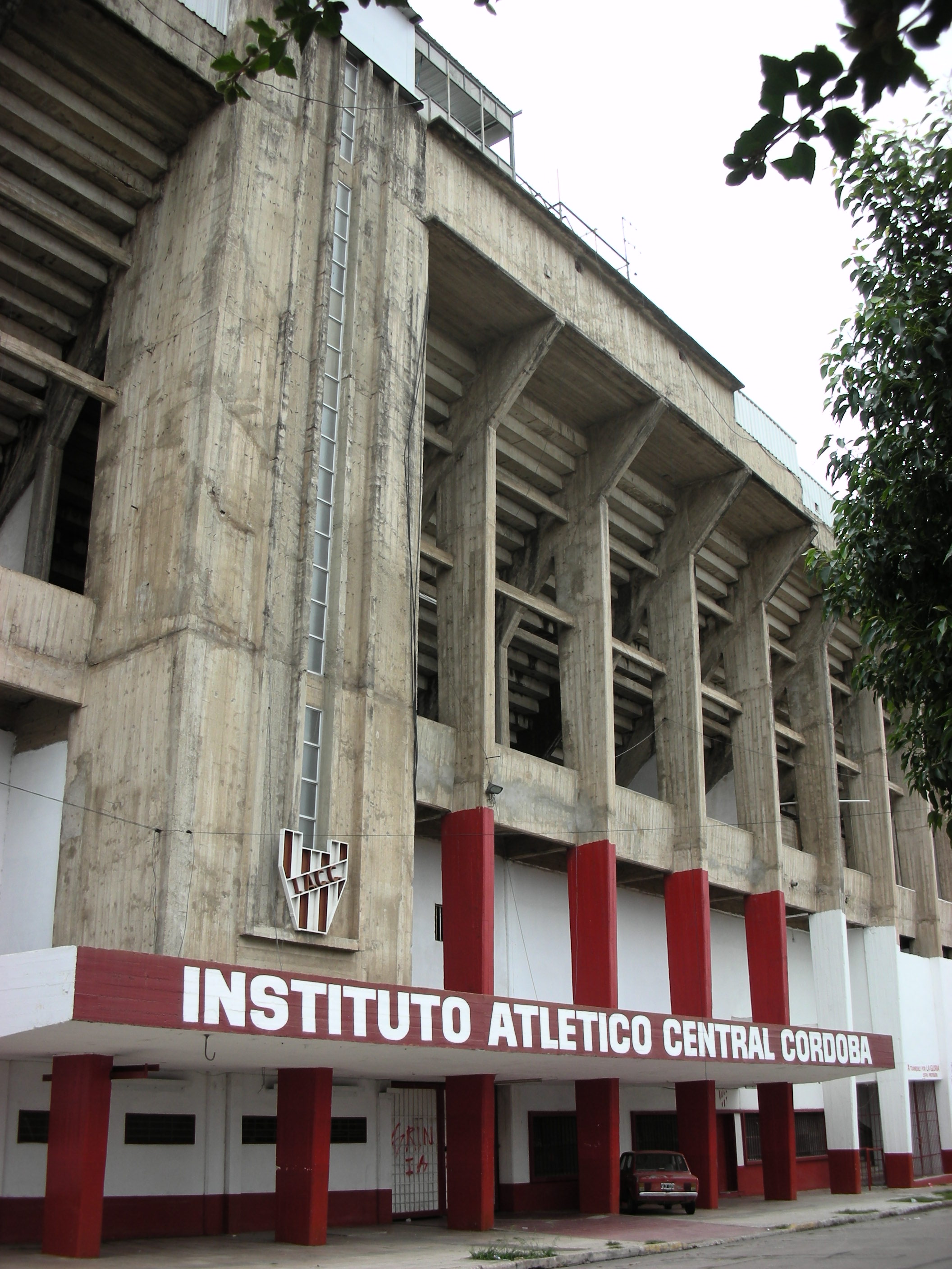 Estadio Presidente Peron & Estadio Libertadores de America: Racing Club &  Independiente's stadium capacities, locations, facts & video tour