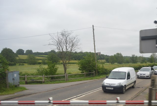 File:Etchingham Level Crossing - geograph.org.uk - 5233874.jpg