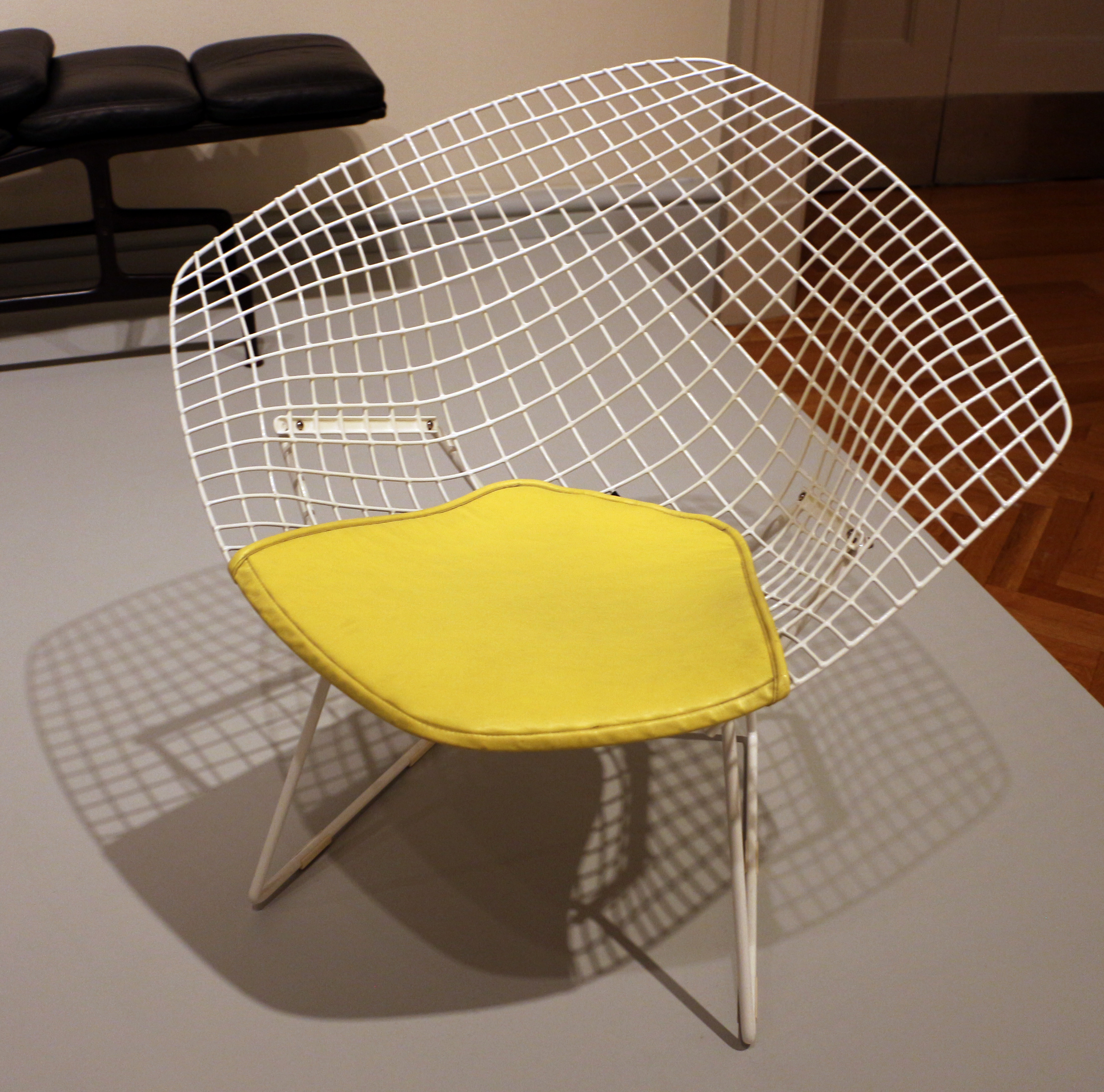 стулья bertoia в интерьере