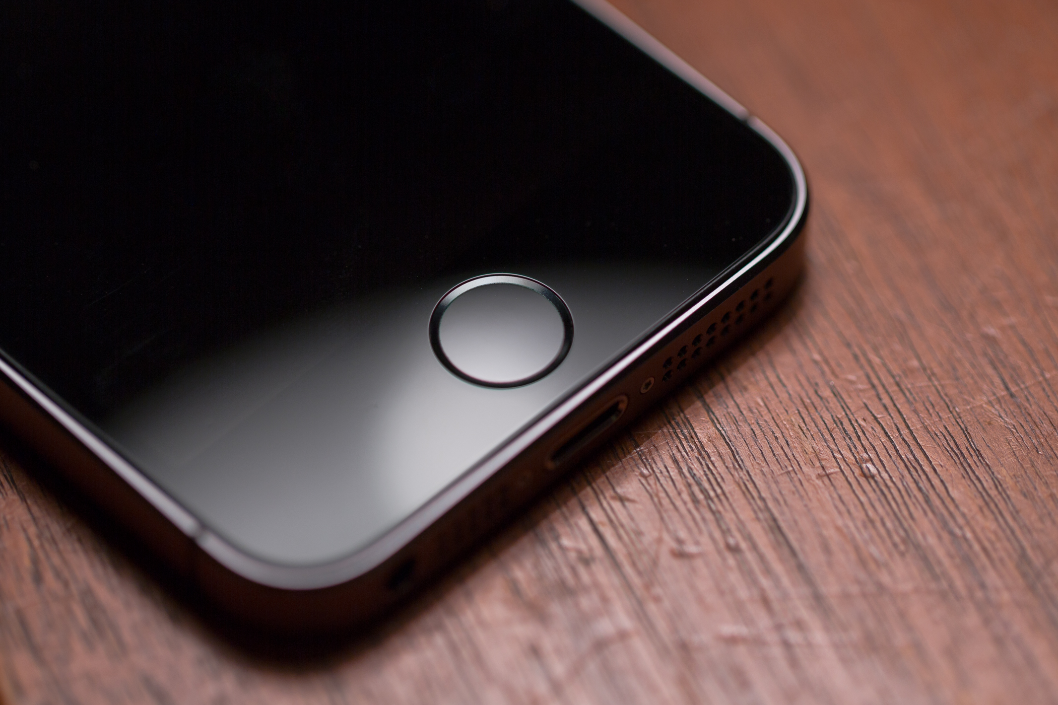 File iPhone 5S Home Button jpg Wikimedia Commons