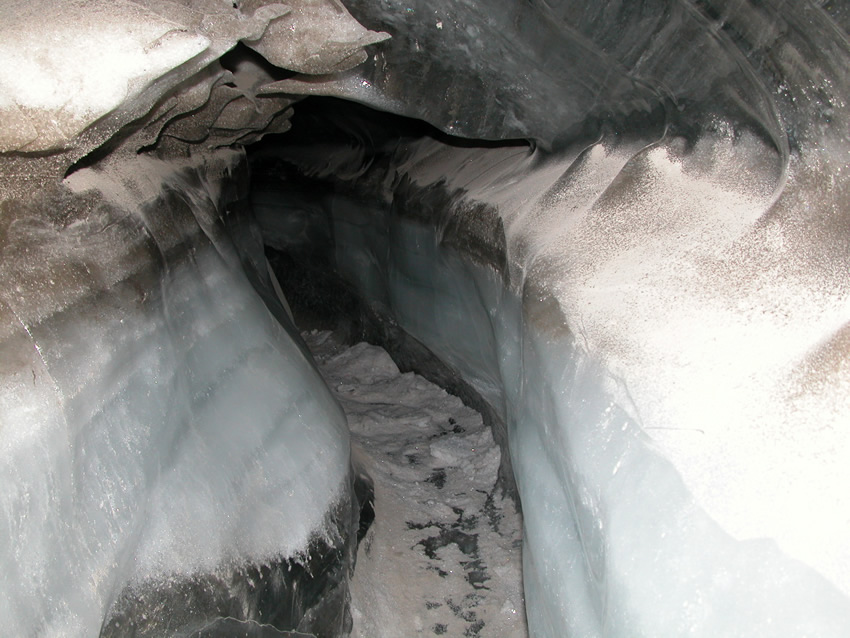 Ice_Cave_Iperdjuke.jpg