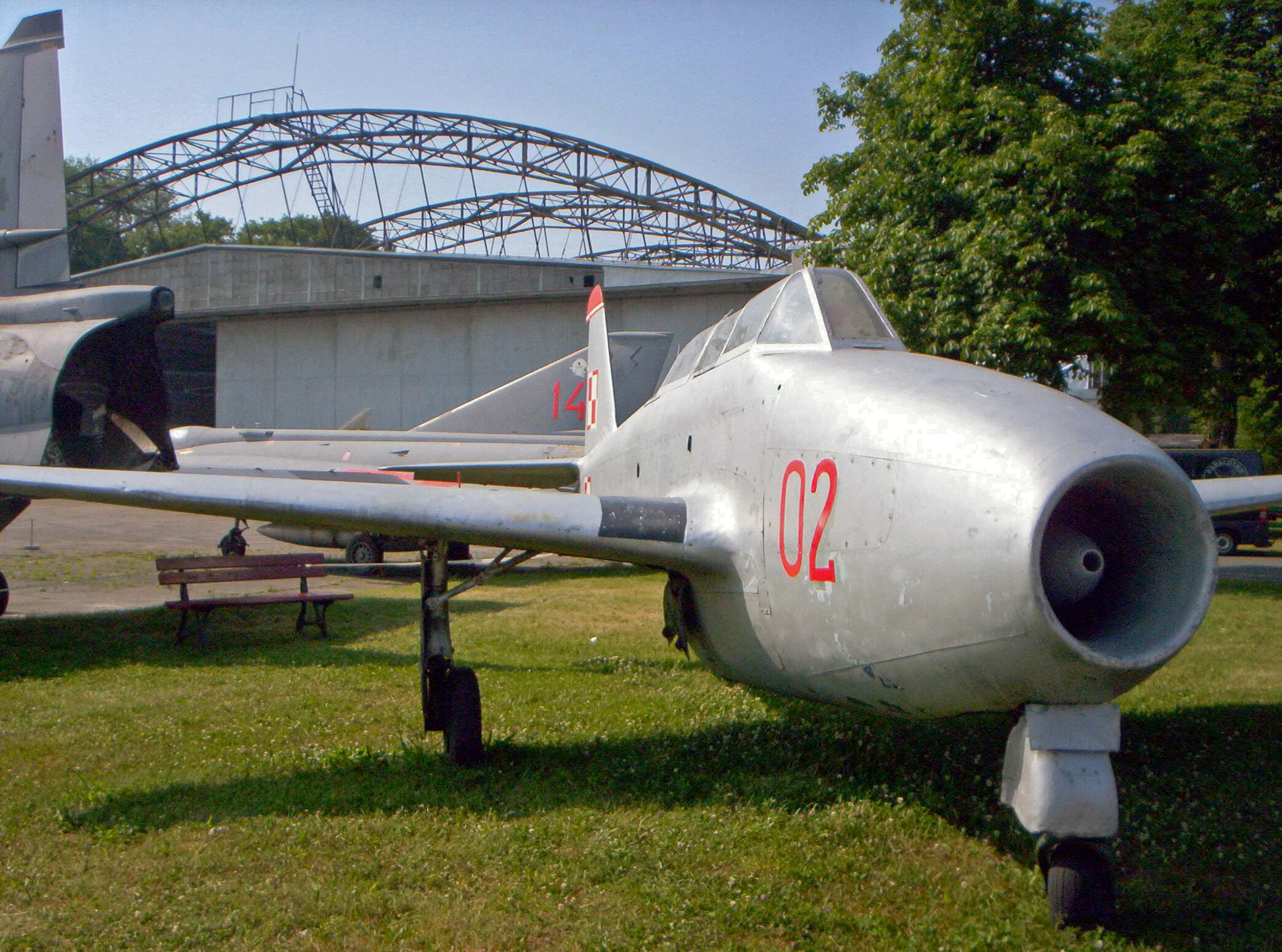 موسوعة اجيال الطائرات المقاتلة واشهر طائرات كل جيل Jak-17UTI