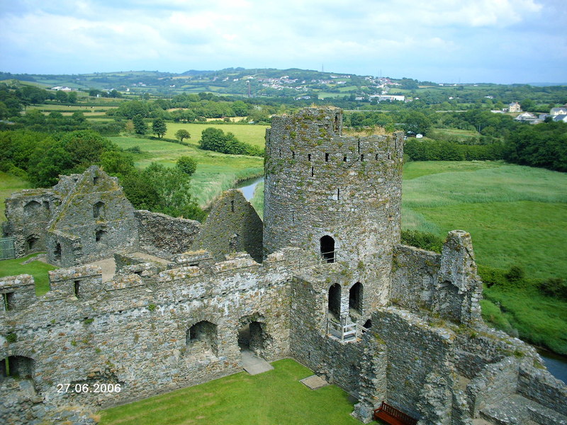 File:Kidwelly Castle, South Wales - geograph.org.uk - 3608728.jpg