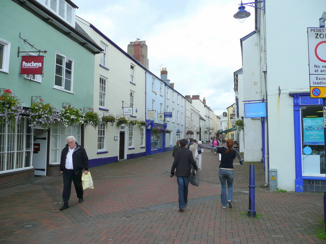 File:Nevill Street, Abergavenny - geograph.org.uk - 930259.jpg