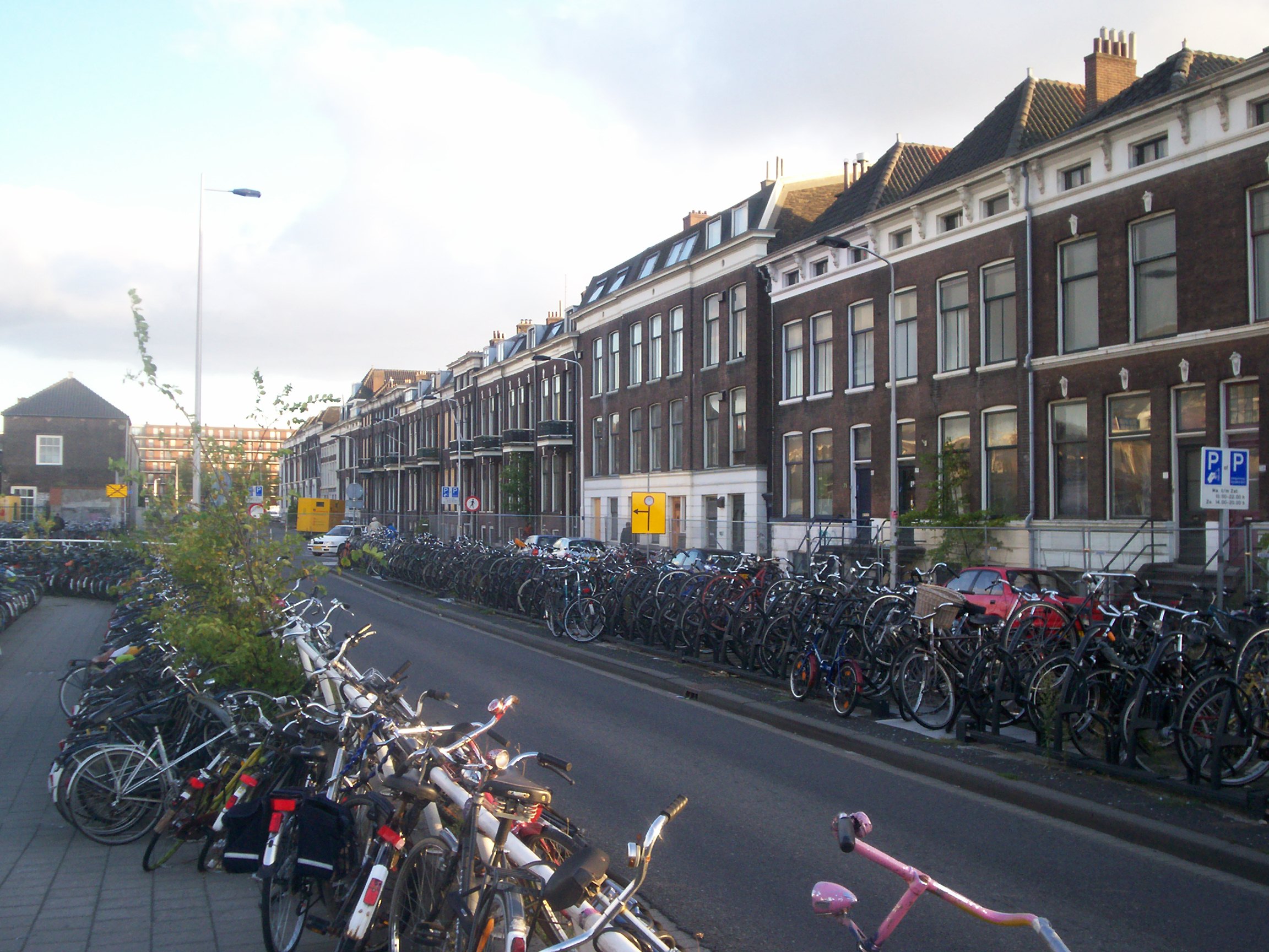 Покажи города Амстердам Делфт Гаагу. Most interesting buildings in Delft.