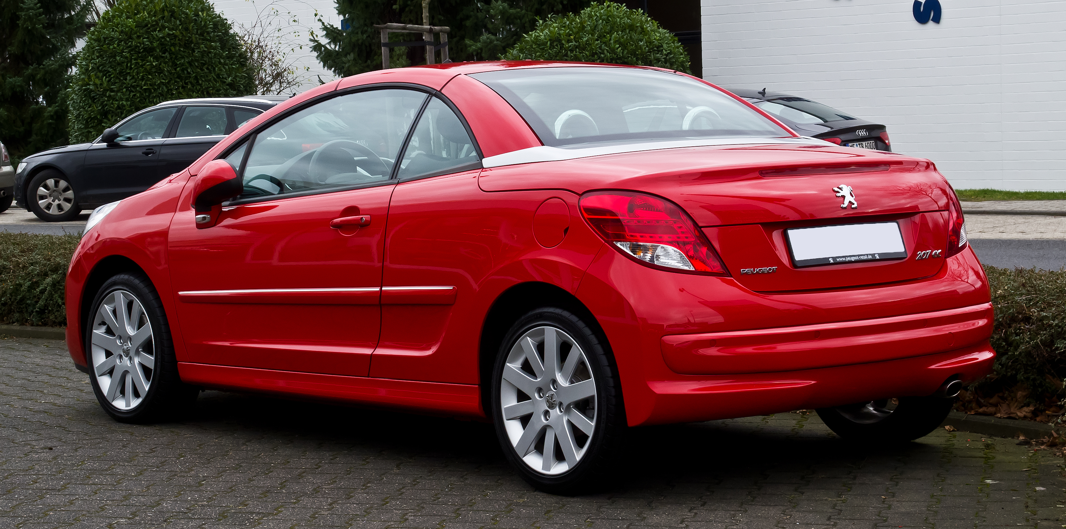 File:Peugeot 207 CC (Facelift) – Heckansicht, 31. Dezember 2012, Hilden.jpg  - Wikimedia Commons