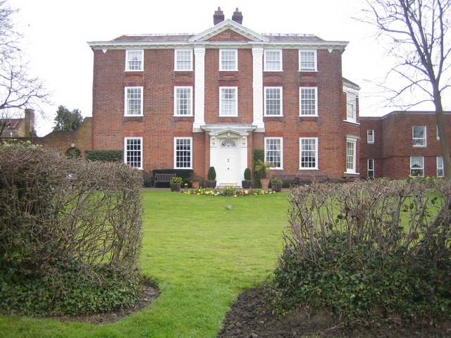 File:Pinner House - geograph.org.uk - 375425.jpg