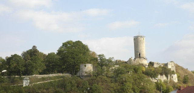 File:Poland Ilza - castle.jpg