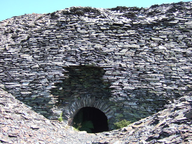 File:Rosebush quarry, exploring the adits, 6 - geograph.org.uk - 512138.jpg