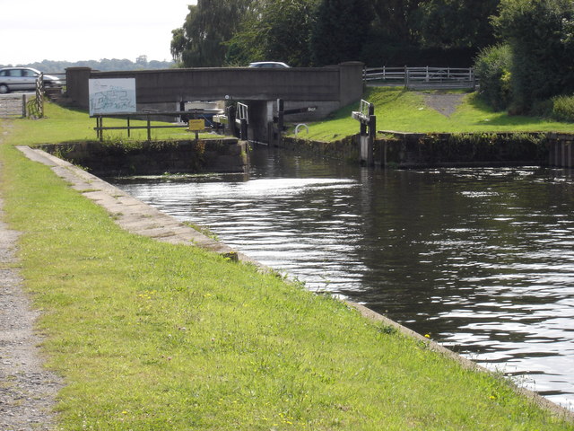 File:Sawley Flood Lock (2) - geograph.org.uk - 903351.jpg