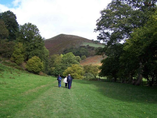 File:Starting The Climb Of Ashes Hollow - geograph.org.uk - 258171.jpg