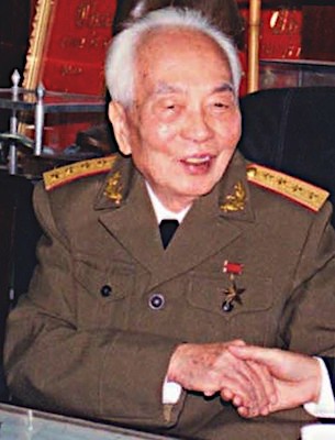 Thăm Đại tướng Võ Nguyên Giáp(cropped)