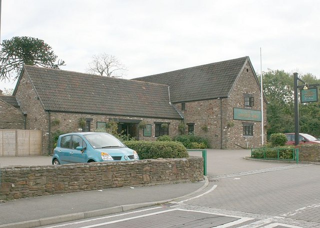 File:The Langley Arms - geograph.org.uk - 591159.jpg