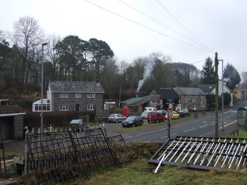 The western approach to Trecastell-Trecastle - geograph.org.uk - 1768992