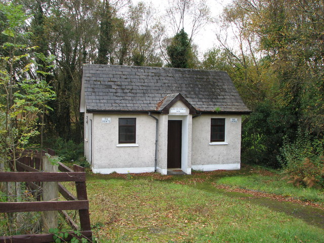 File:Toilet block, near Trawane Bay - geograph.org.uk - 1637387.jpg