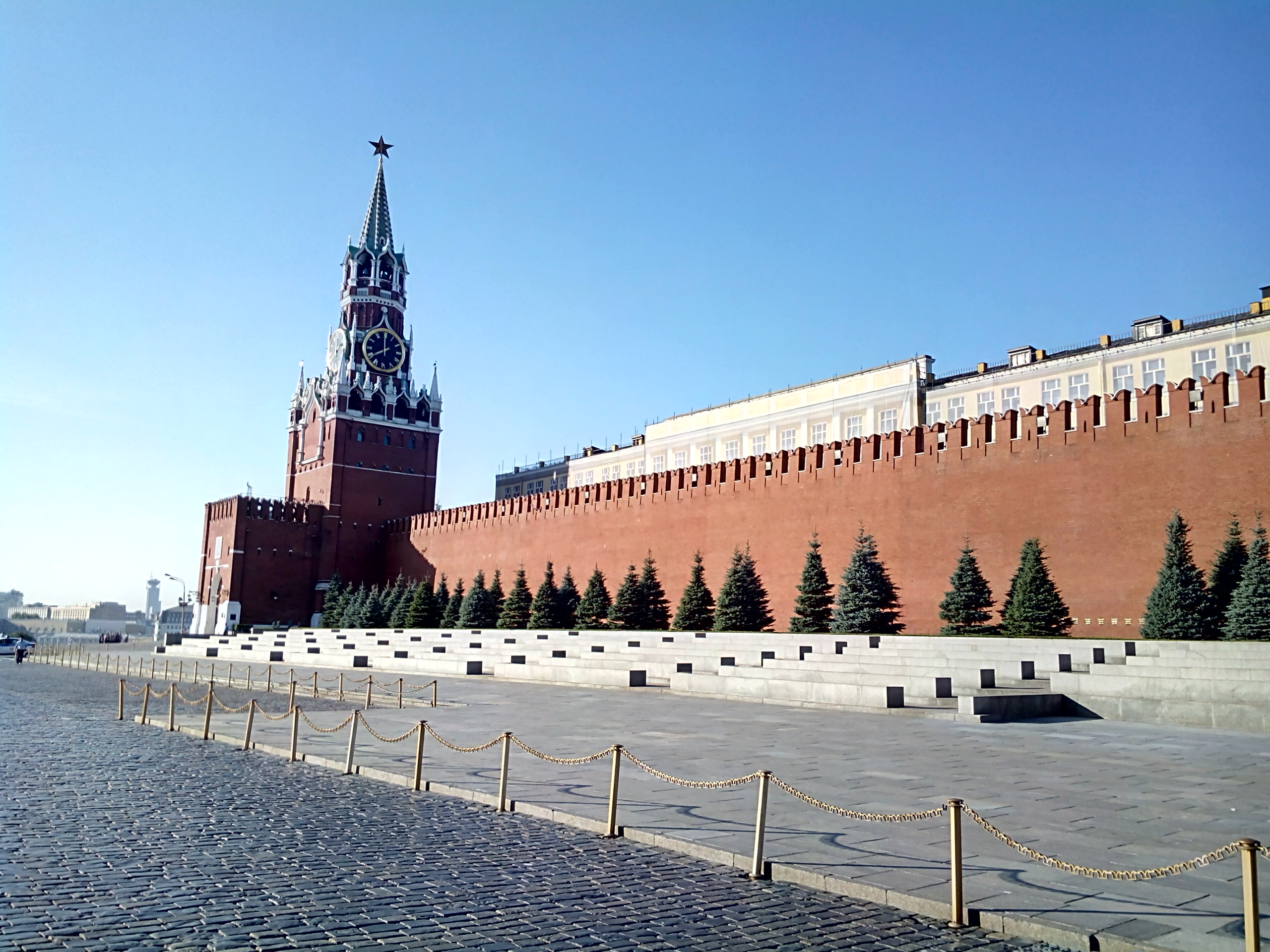 Московский Кремль ночью. Московский Кремль 1992 года. Кремль Москвы деревянный в фильме.