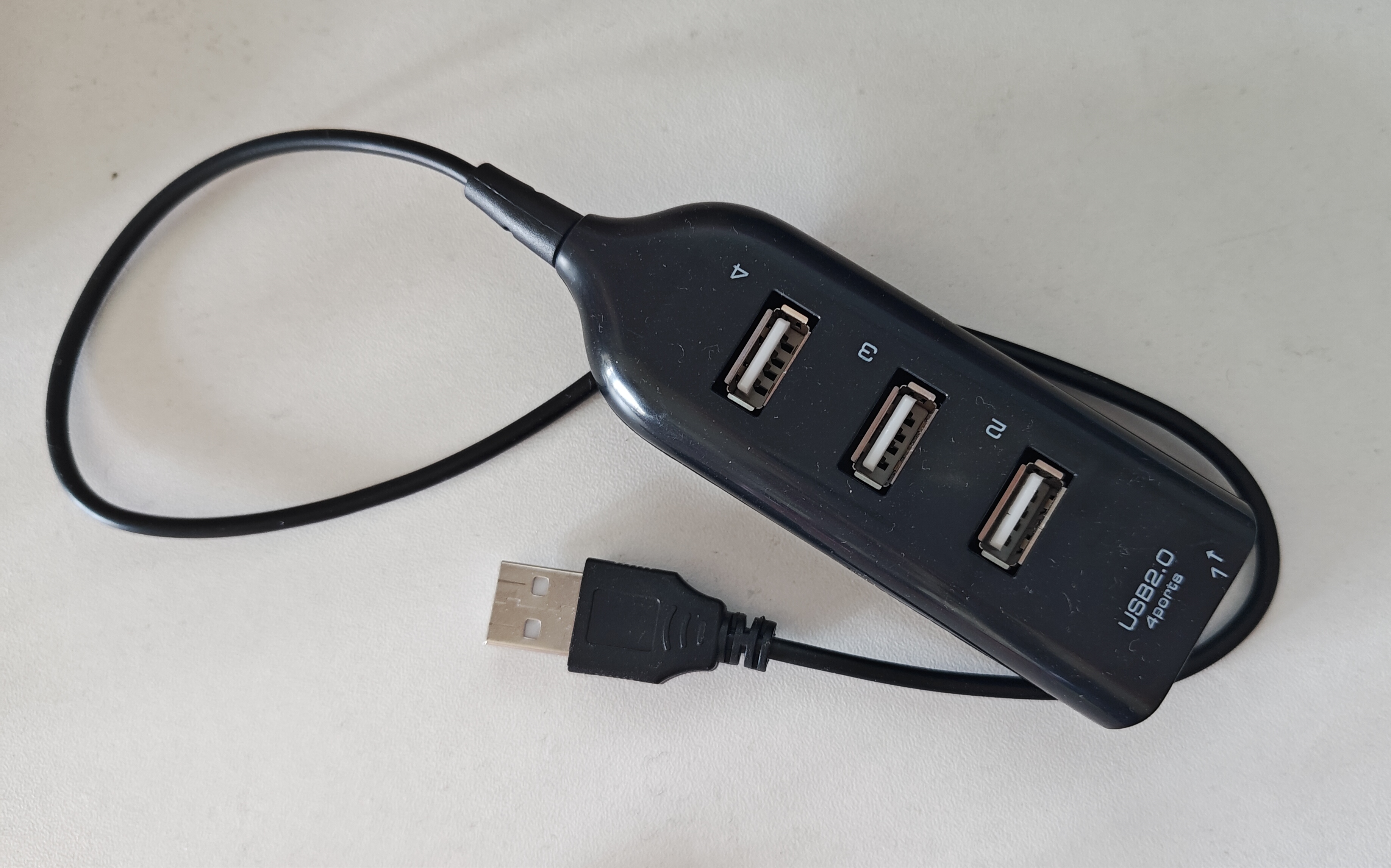 File:USB port.jpg - Wikimedia Commons