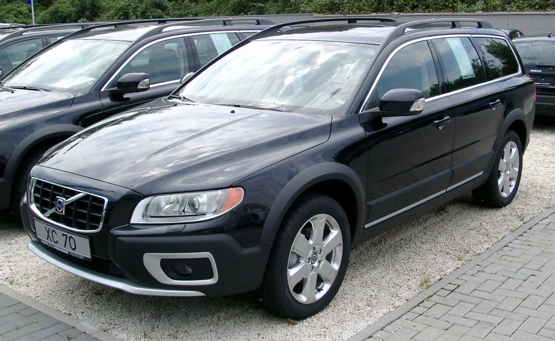 File Volvo Xc70 Front Jpg Wikimedia Commons