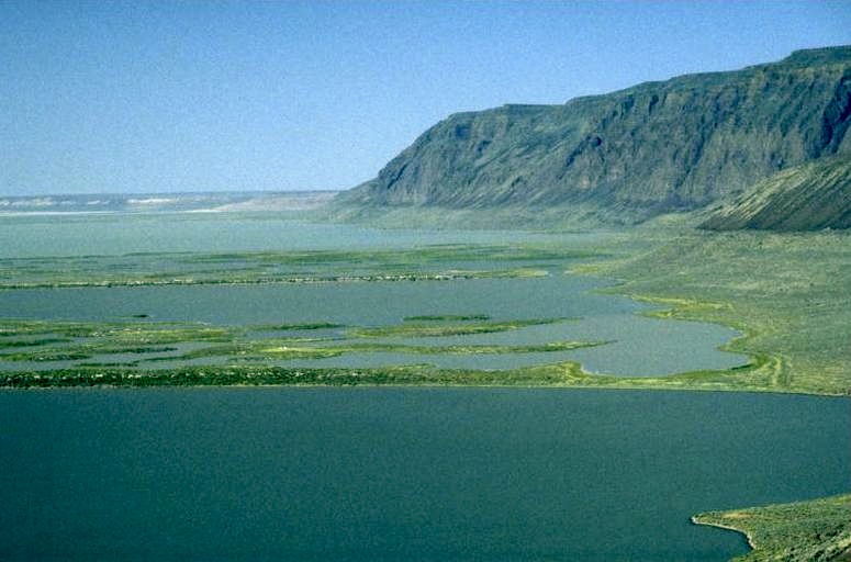 File:Warner Lakes, Lake County, Oregon.jpg