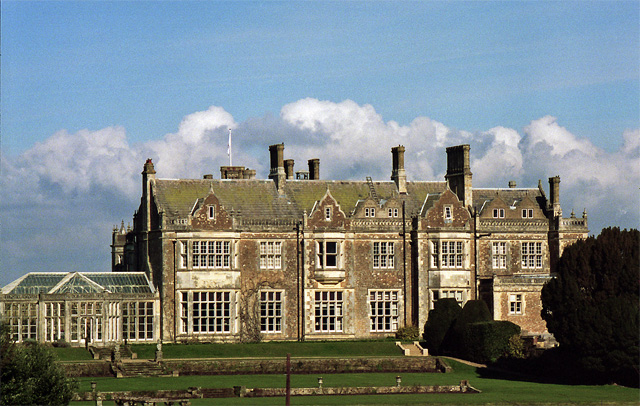 File:Wiston Park, Wiston - geograph.org.uk - 3488109.jpg