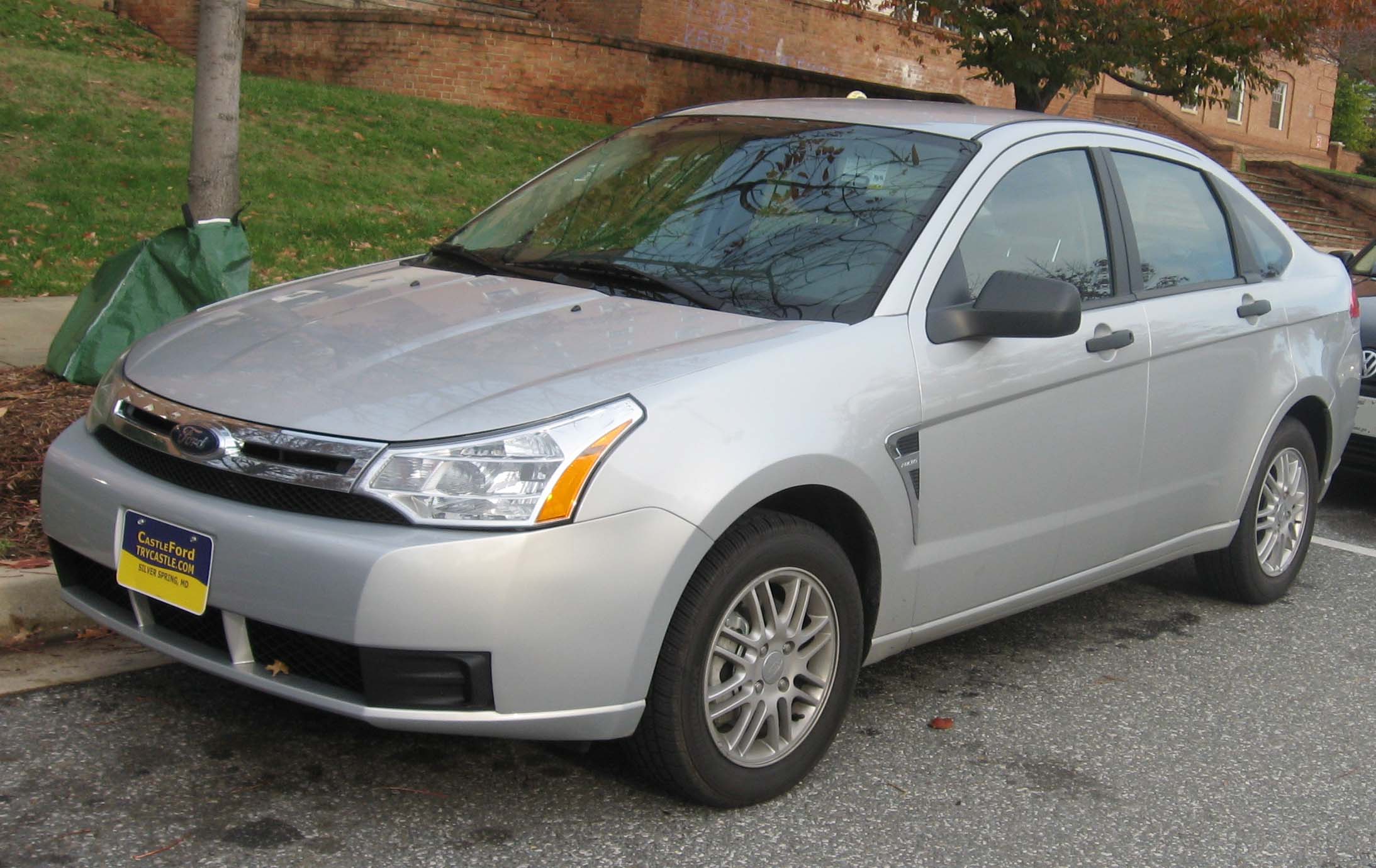 File:2008 Ford Focus SE sedan.jpg - Wikimedia Commons