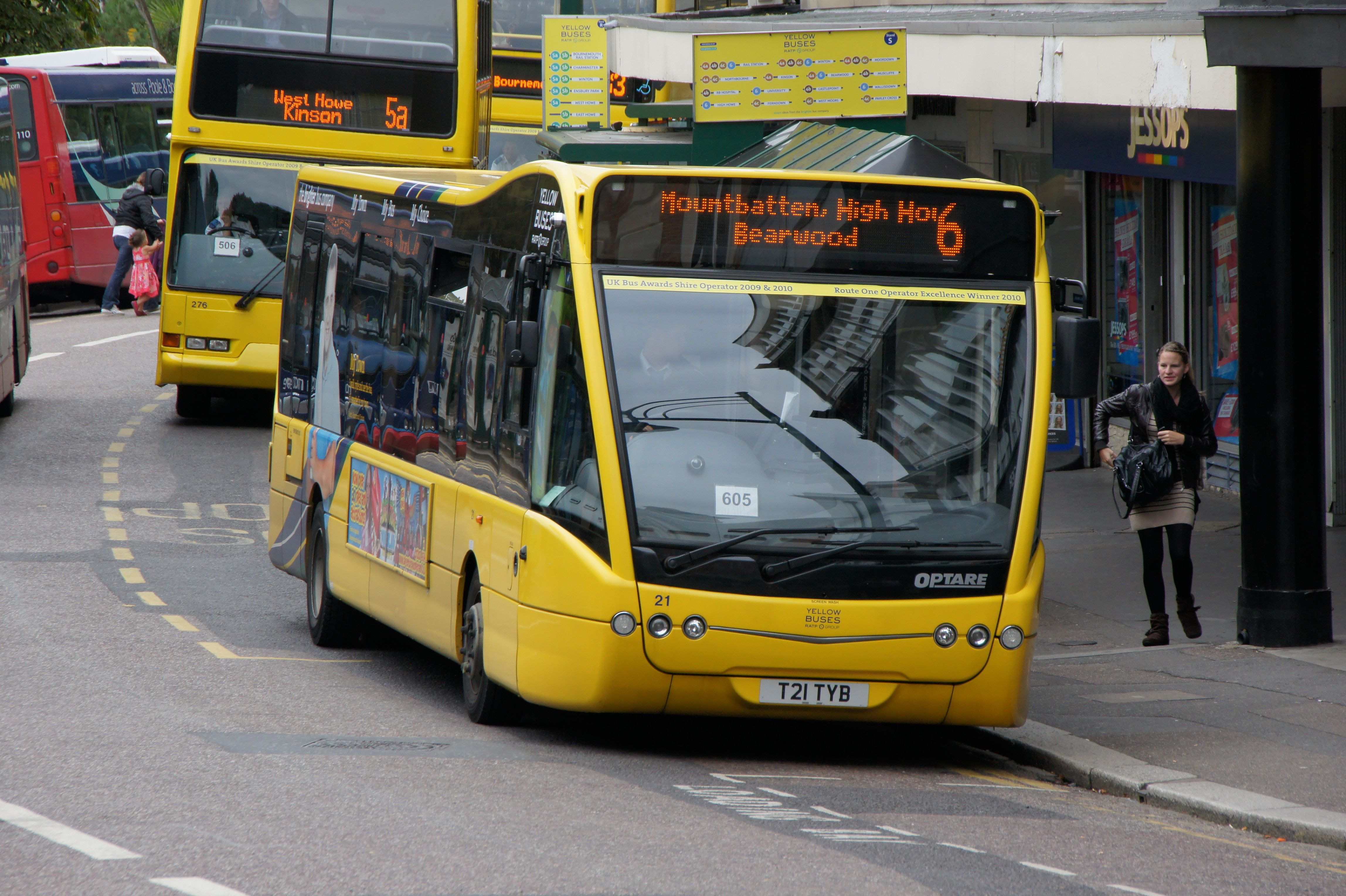 Bournemouth Yellow Buses bus 21 (T21 TYB).jpg. 