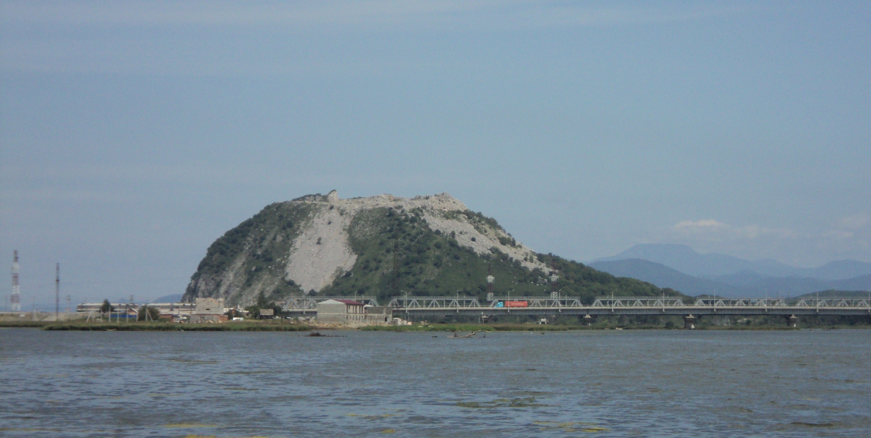 Brat Mountain in Nahodka.JPG