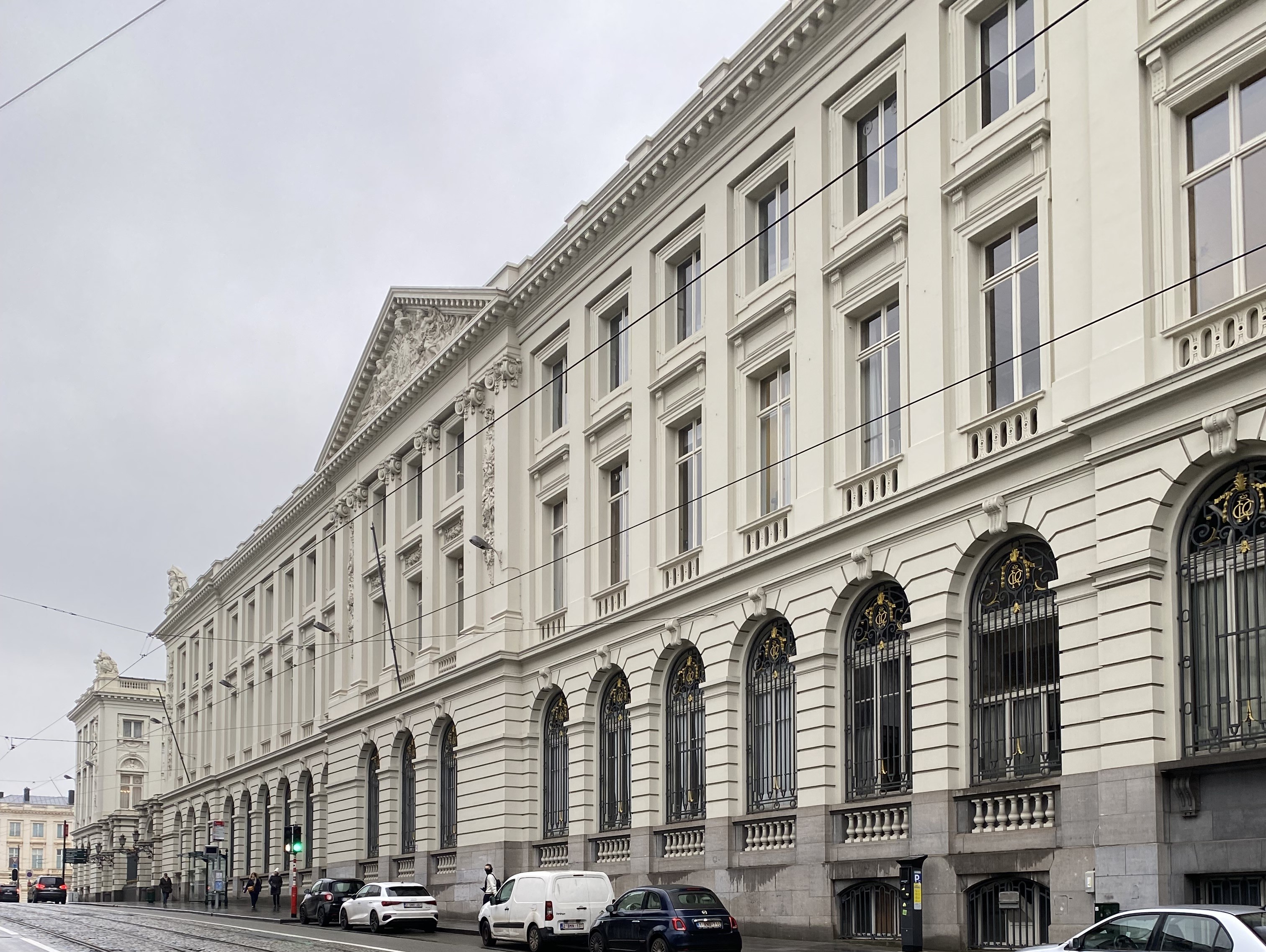 The bank's head office from 1905 to 1975, incorporating the [[Palace of the Count of Flanders